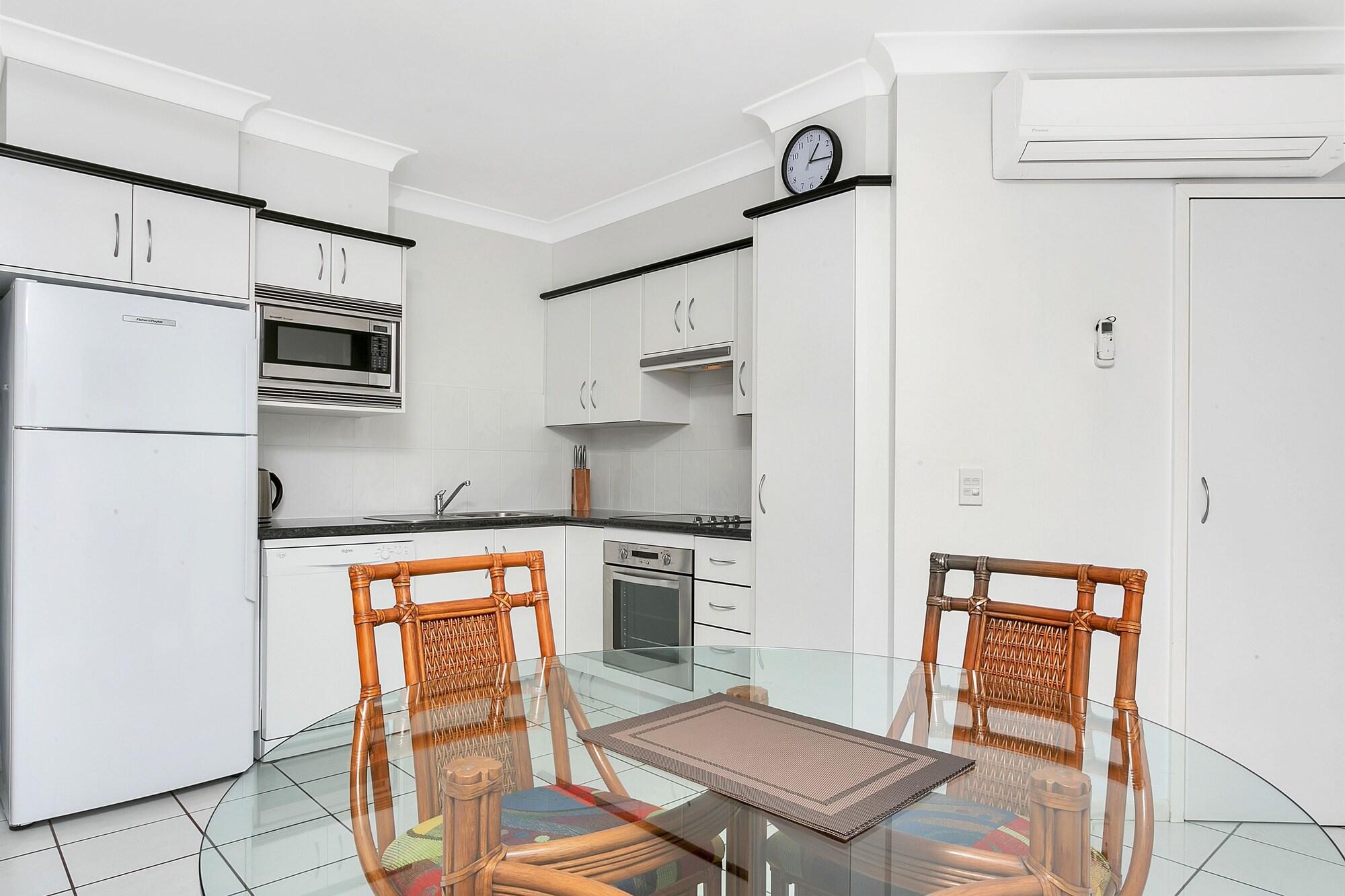 Beachfront Apartments On Trinity Beach Bagian luar foto