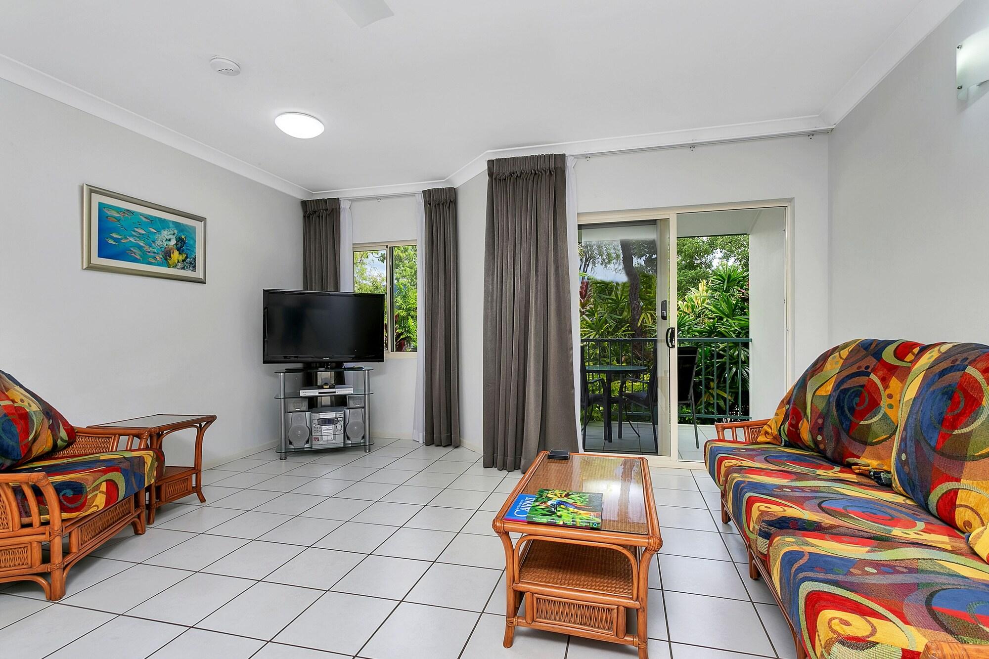Beachfront Apartments On Trinity Beach Bagian luar foto