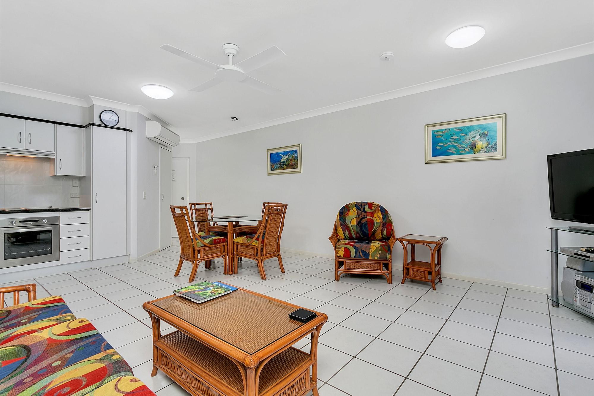 Beachfront Apartments On Trinity Beach Bagian luar foto
