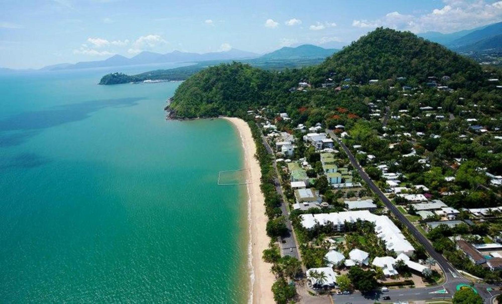 Beachfront Apartments On Trinity Beach Bagian luar foto
