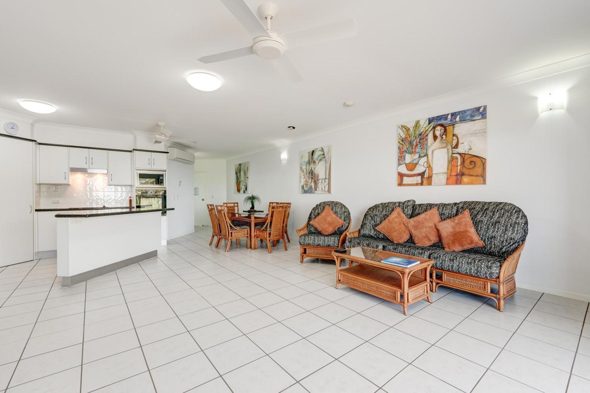 Beachfront Apartments On Trinity Beach Bagian luar foto
