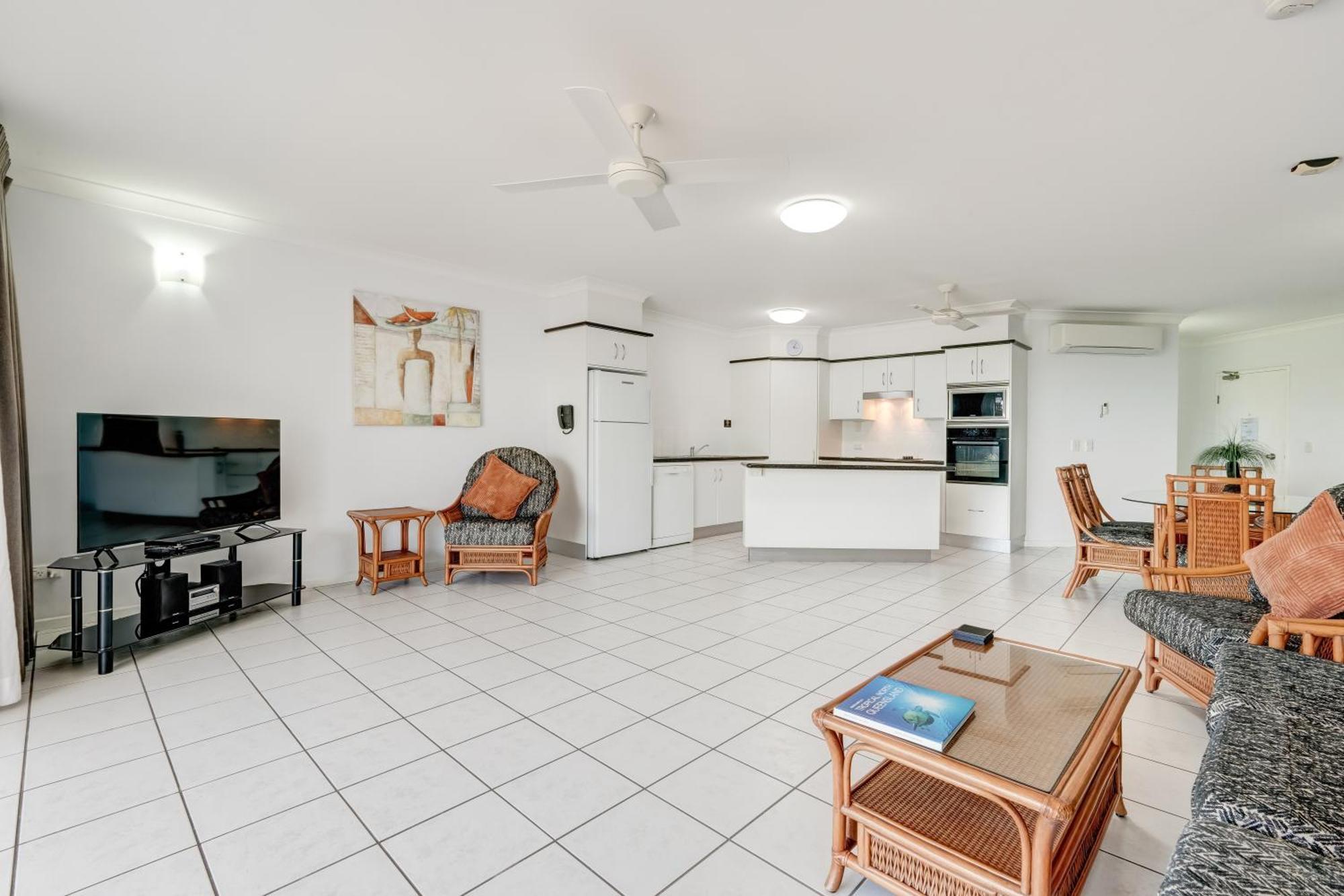 Beachfront Apartments On Trinity Beach Bagian luar foto