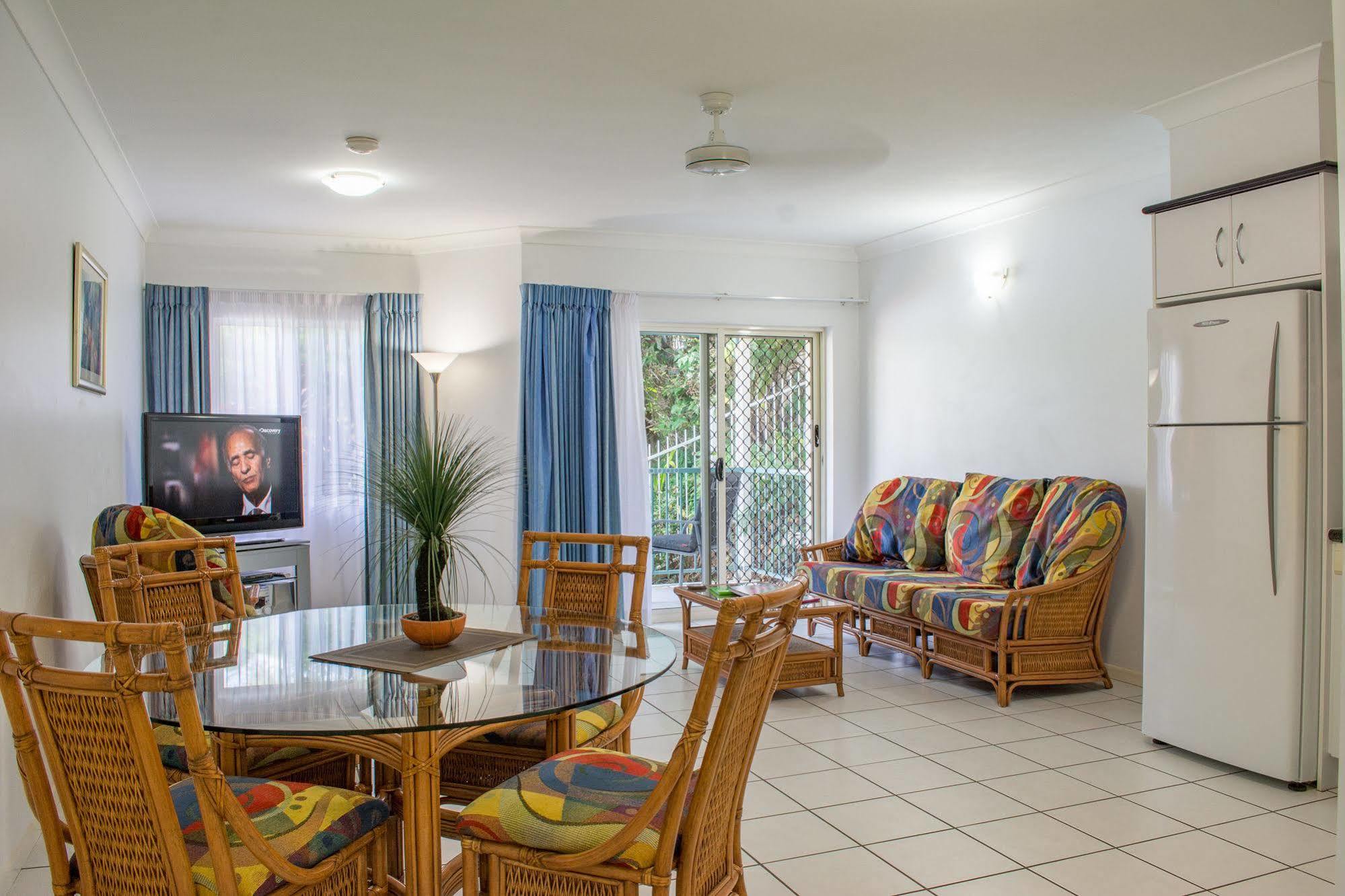 Beachfront Apartments On Trinity Beach Bagian luar foto