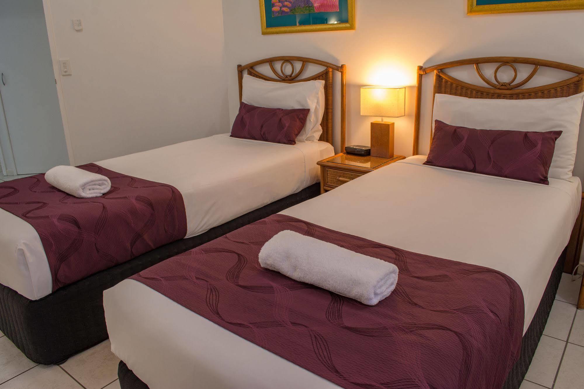 Beachfront Apartments On Trinity Beach Bagian luar foto
