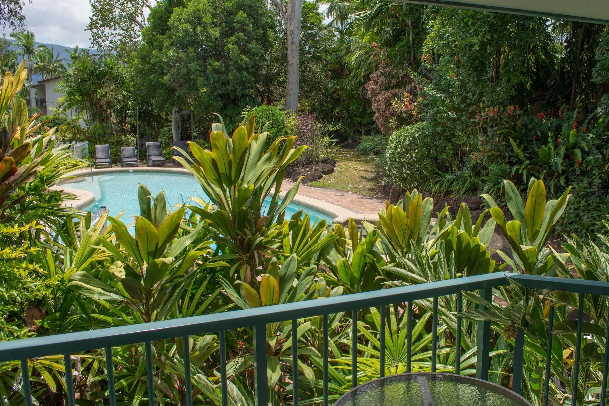 Beachfront Apartments On Trinity Beach Bagian luar foto