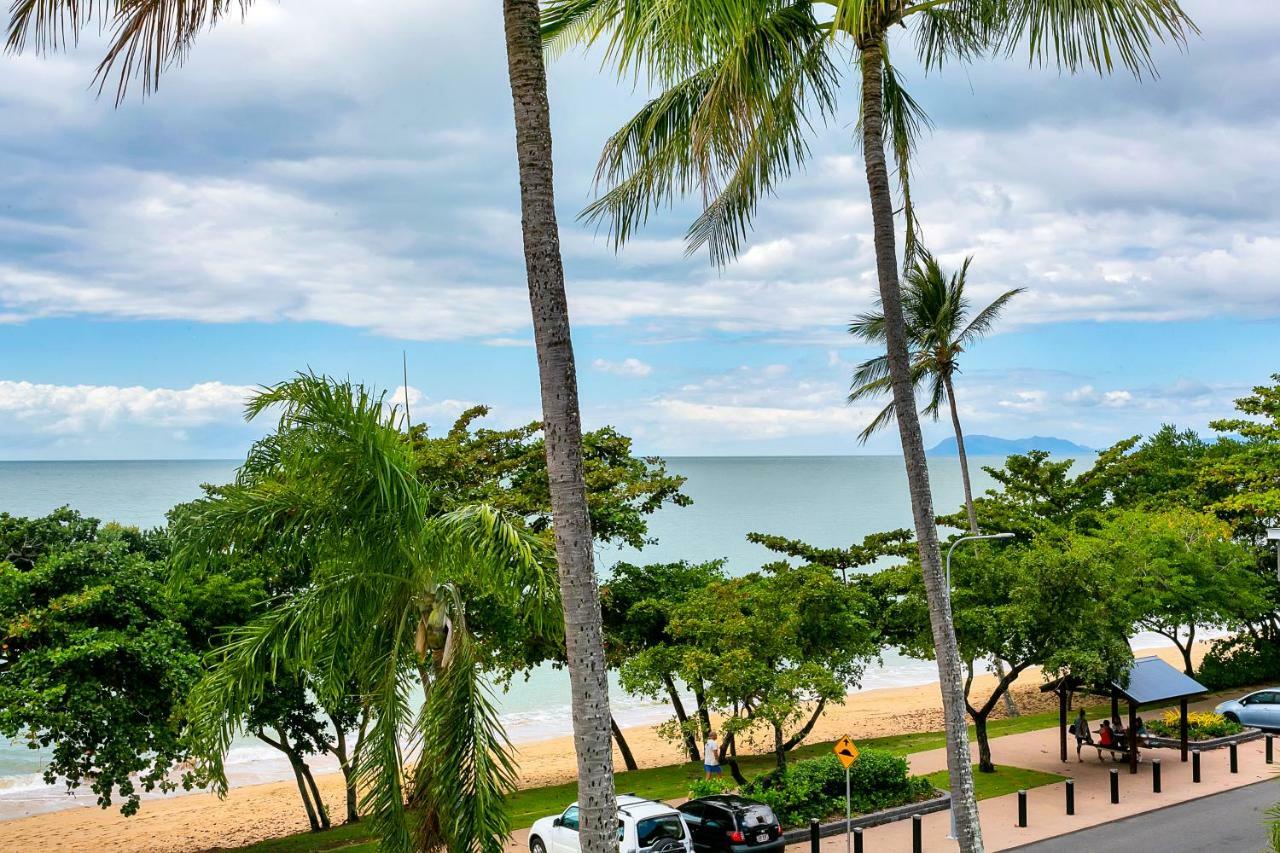 Beachfront Apartments On Trinity Beach Bagian luar foto