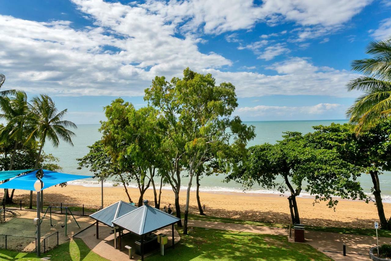 Beachfront Apartments On Trinity Beach Bagian luar foto