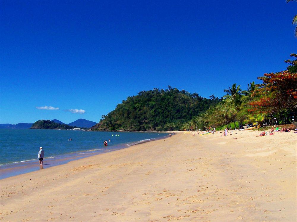 Beachfront Apartments On Trinity Beach Bagian luar foto